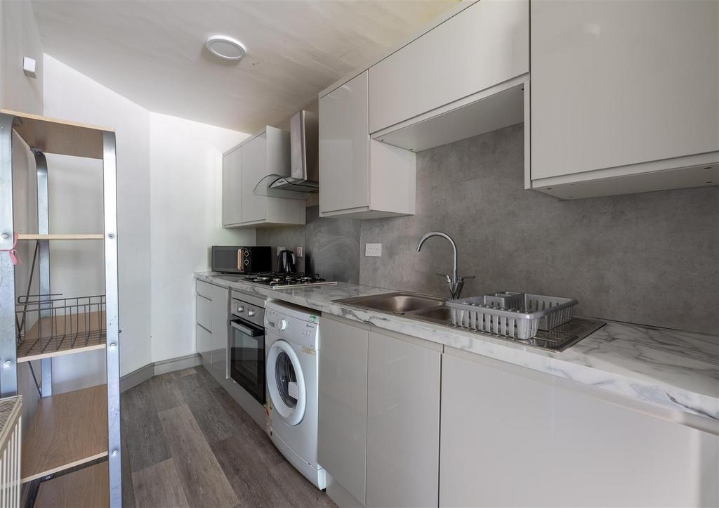 23 Castle Hill Flat 2 8.jpg