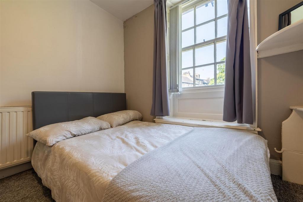 23 Castle Hill Flat 2 3.jpg
