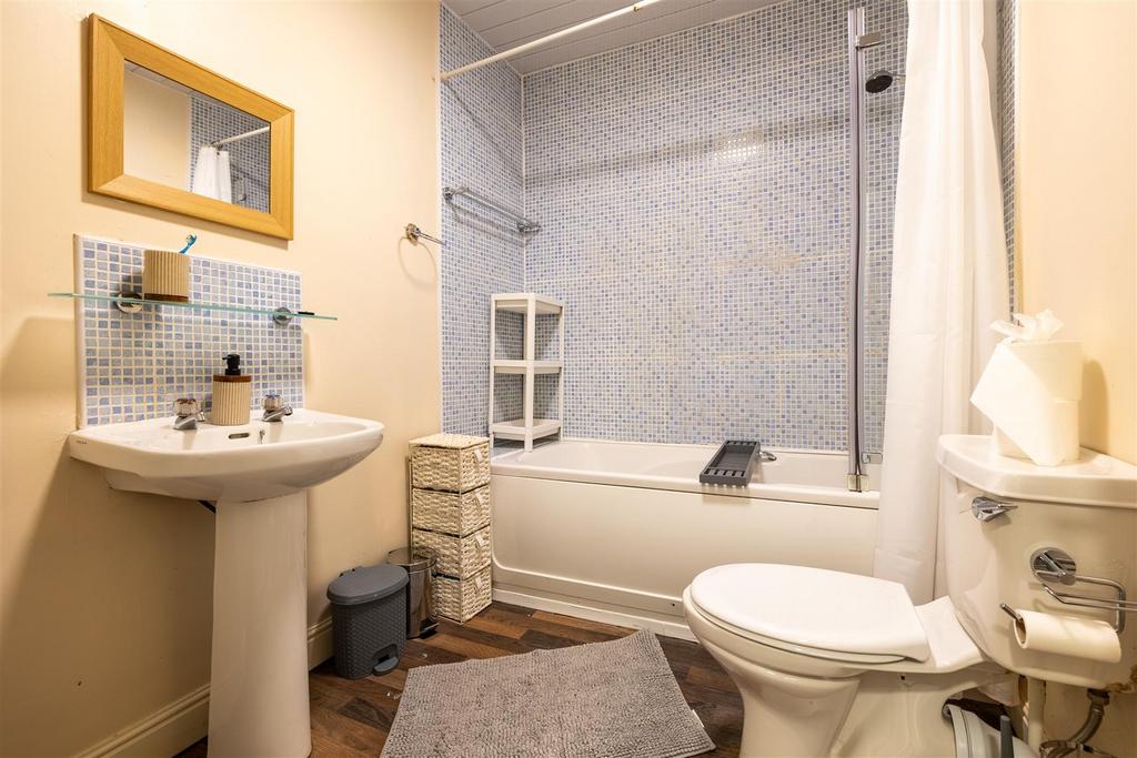 23 Castle Hill Flat 2 1.jpg