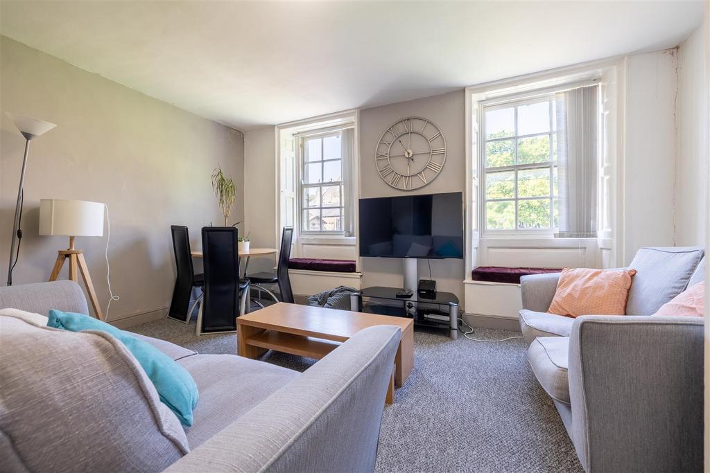 23 Castle Hill Flat 2 5.jpg