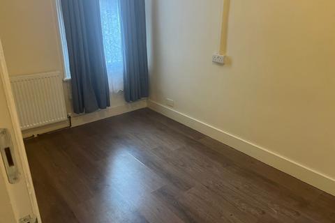 1 bedroom flat to rent, Holbrook Road, London E15