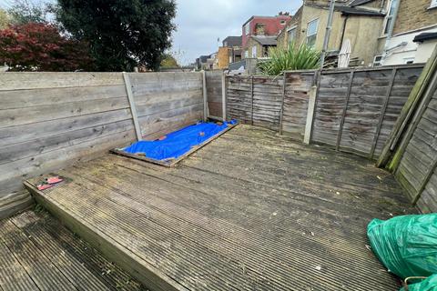 1 bedroom flat to rent, Holbrook Road, London E15