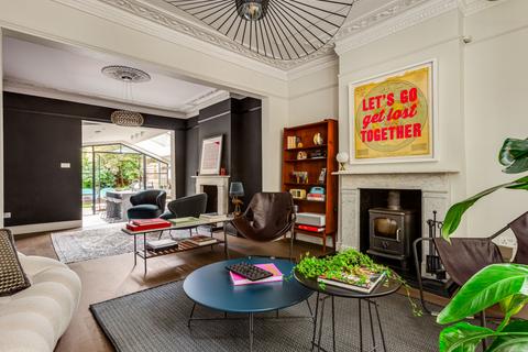 4 bedroom semi-detached house for sale, Henning Street, London, SW11