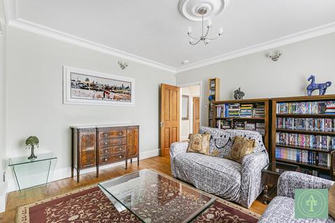 5 bedroom semi-detached house to rent, Elm Park Road, Winchmore Hill, London, N21 2HP