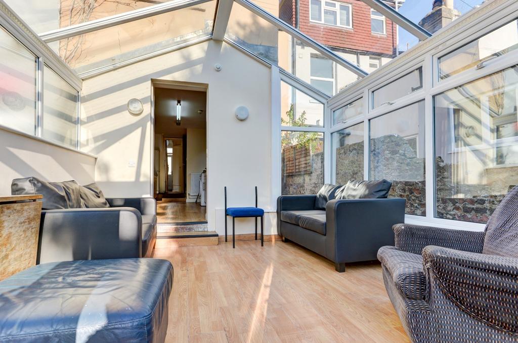 Spacious and inviting contemporary living room ...