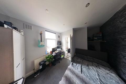 undefined, High Cliffe, Leeds LS4