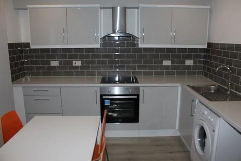 3 bedroom flat to rent, St John Divine Church, Liverpool