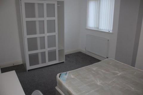 3 bedroom flat to rent, St John Divine Church, Liverpool
