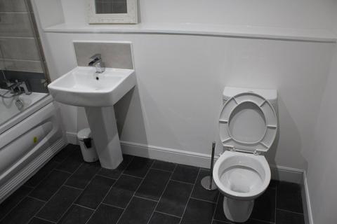 3 bedroom flat to rent, St John Divine Church