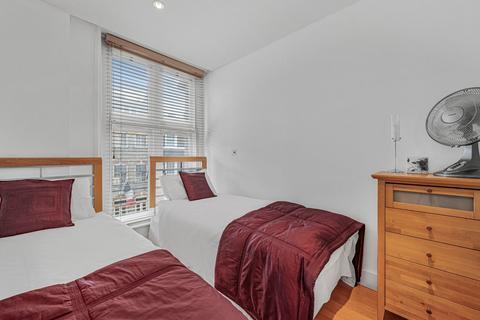 2 bedroom flat to rent, Wellington Street, London