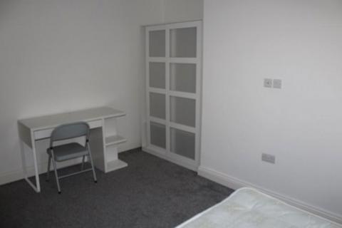 3 bedroom flat to rent, St John Divine Church, Liverpool