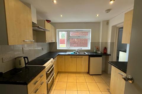 8 bedroom detached house to rent, *£115pppw Exc bills* Ingham Grove, Lenton, NG7 2LQ
