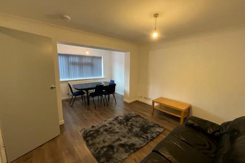 8 bedroom detached house to rent, *£115pppw Exc bills* Ingham Grove, Lenton, NG7 2LQ