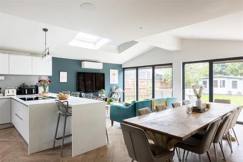 undefined, Nutfield Road, Merstham