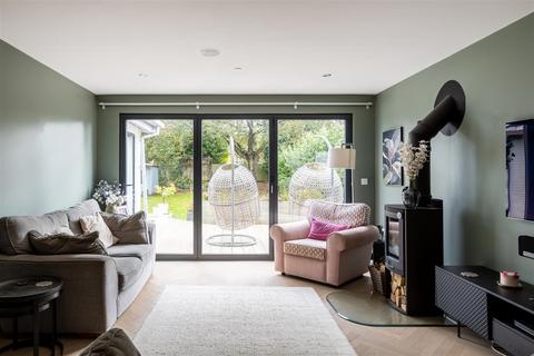 undefined, Nutfield Road, Merstham