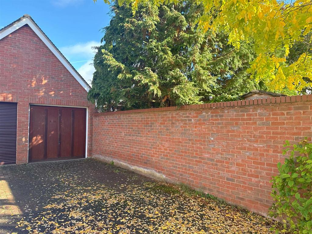 Garage &amp; Driveway