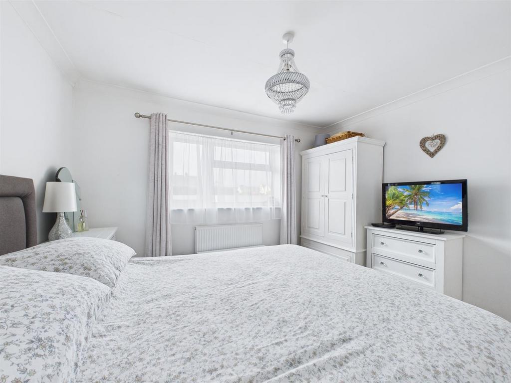 CAM02295 G0-PR0330-STILL010.jpg
