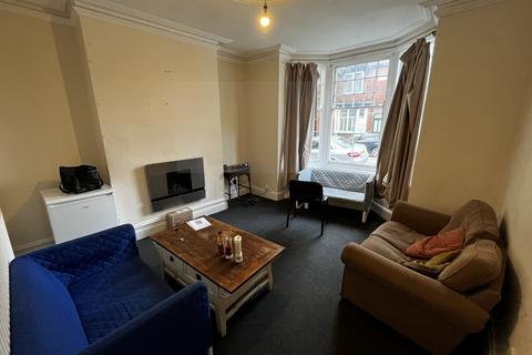 4 bedroom terraced house to rent, Howard Road, Leicester LE2