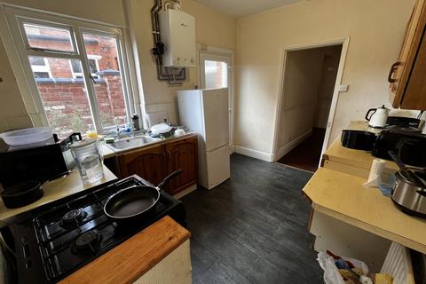 4 bedroom terraced house to rent, Howard Road, Leicester LE2