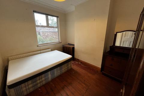 4 bedroom terraced house to rent, Howard Road, Leicester LE2