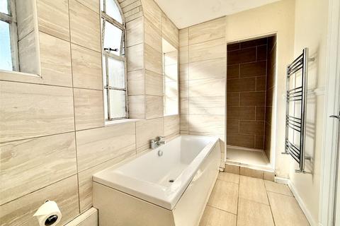 3 bedroom apartment to rent, 124 Lord Street, Southport PR8
