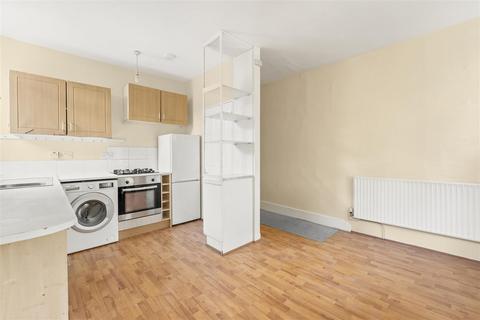 2 bedroom flat to rent, North View Road, London N8