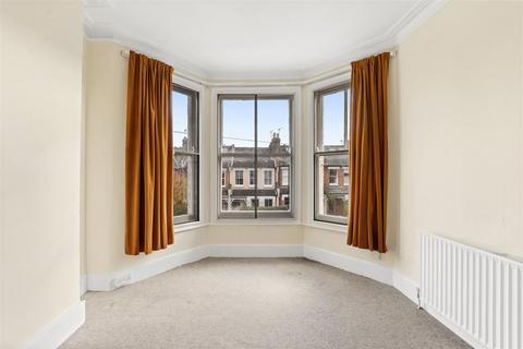 2 bedroom flat to rent, North View Road, London N8