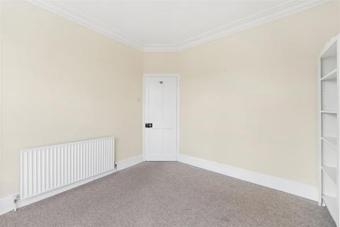 2 bedroom flat to rent, North View Road, London N8