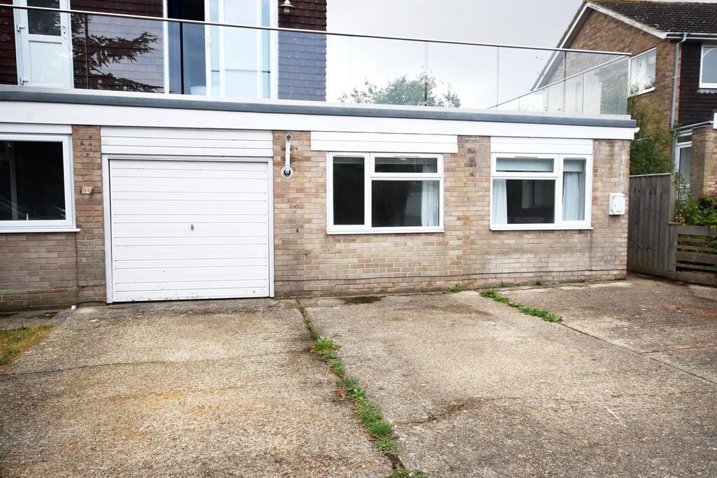 Solent View Road, Seaview, PO34 5HX 2 bed bungalow - £875 pcm (£202 pw)