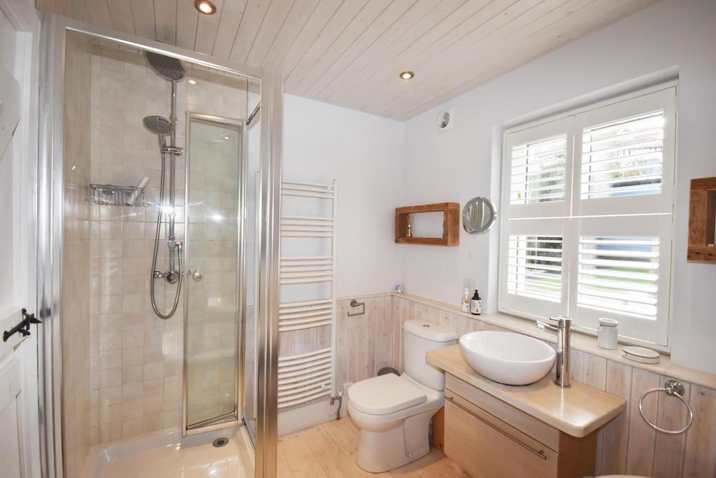 Bath/Shower Room