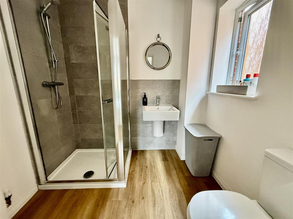 Ensuite bed one