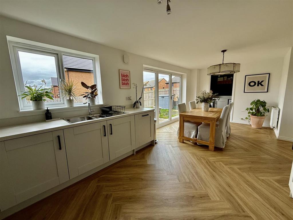 KITCHEN &amp; DINING AREA