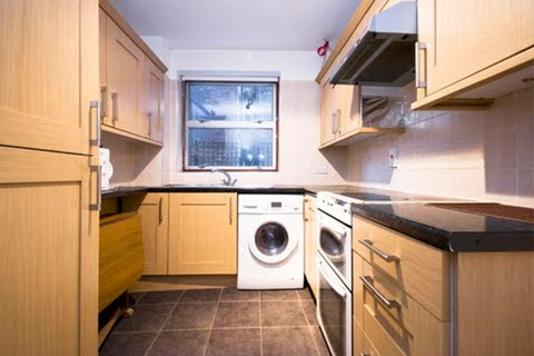 2 bedroom apartment to rent, Parkgate Road, London, SW11