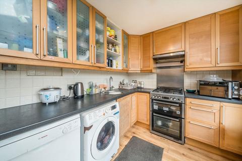 2 bedroom semi-detached house for sale, Oakcroft Road, Chessington KT9