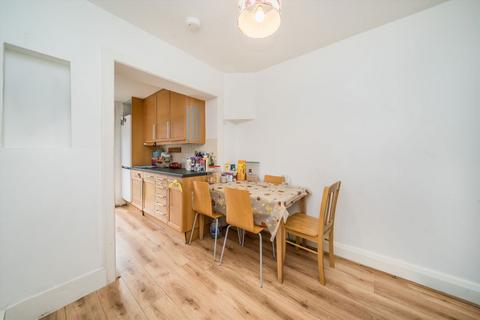 2 bedroom semi-detached house for sale, Oakcroft Road, Chessington KT9