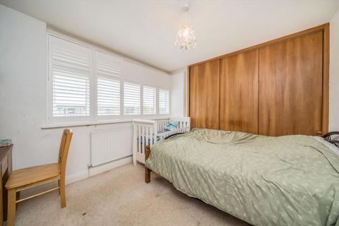 2 bedroom semi-detached house for sale, Oakcroft Road, Chessington KT9