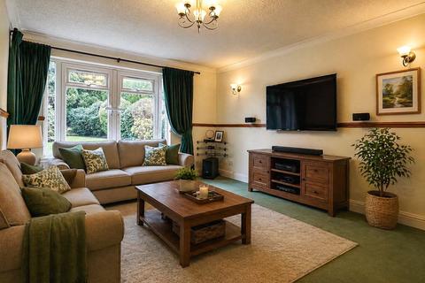 2 bedroom detached bungalow for sale, Hunt Avenue, Ashton-under-Lyne, Greater Manchester, OL7