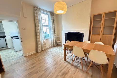 3 bedroom terraced house to rent, Falsgrave Road, Scarborough