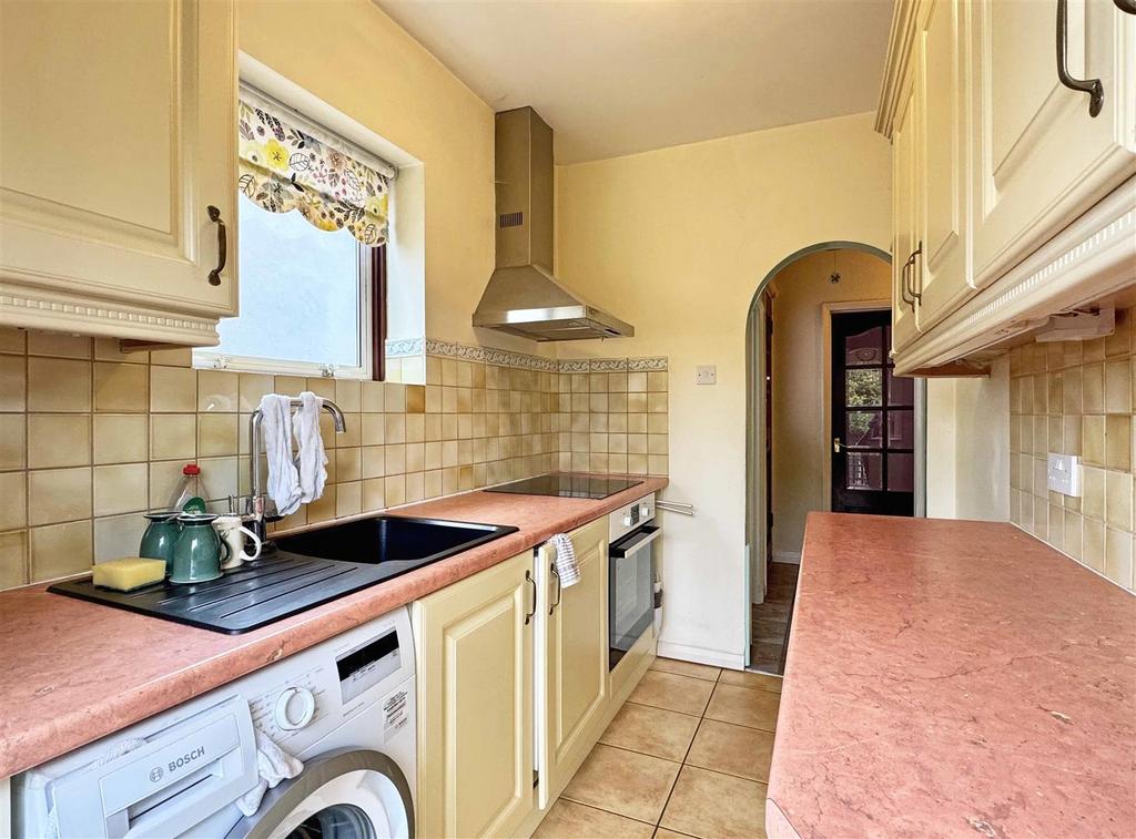 Kitchen b.jpg