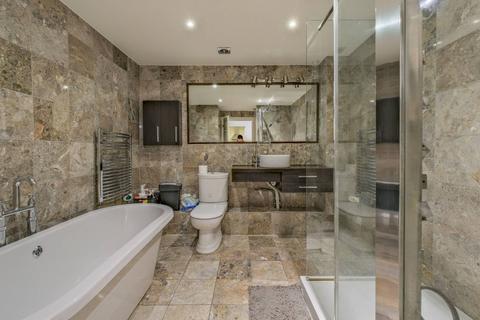 2 bedroom flat to rent, Cartwright Street, Tower Hill, London, E1