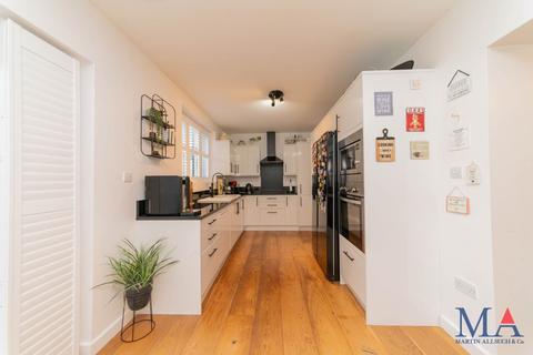 11 Barkston Path, Borehamwood, WD6 5BB