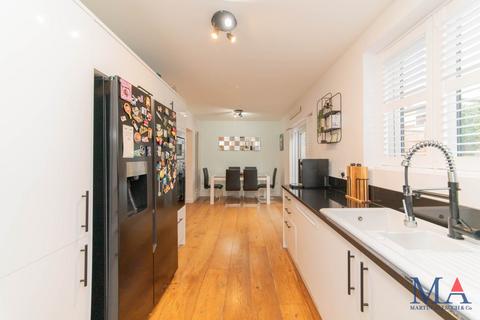 11 Barkston Path, Borehamwood, WD6 5BB