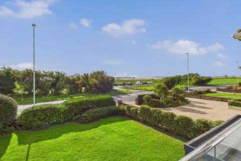 2 bedroom apartment for sale, Marine Crescent, Goring-by-Sea, Worthing, BN12 4JG