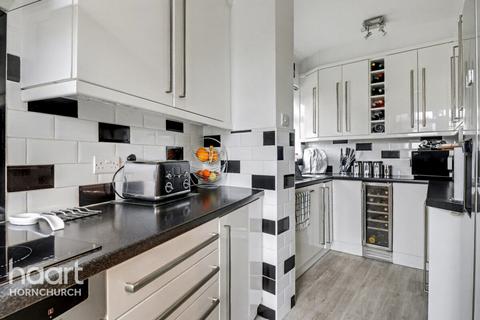 5 bedroom semi-detached house for sale, Edison Avenue, Hornchurch