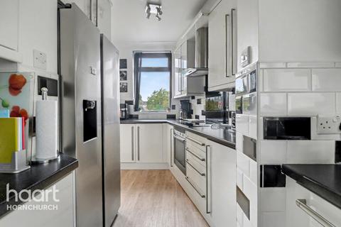 5 bedroom semi-detached house for sale, Edison Avenue, Hornchurch