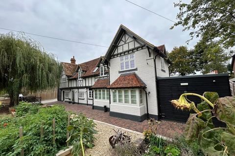 Pub for sale, Winterbourne Rd Newbury RG20 8BB