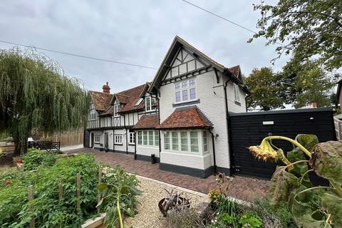 Pub for sale, Winterbourne Rd Newbury RG20 8BB