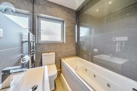 194 Alnwick Road, London, SE12 9DX