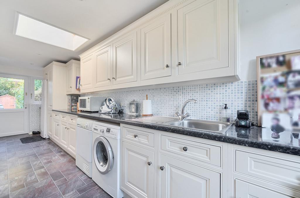 1370688-18-68fb66...