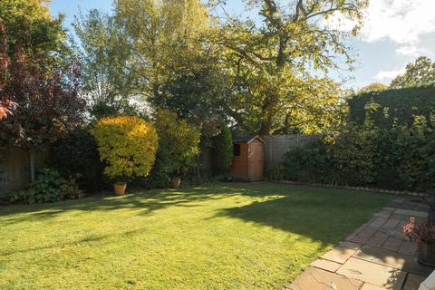 17 The Paddock, Headley, Bordon, GU35 8QE